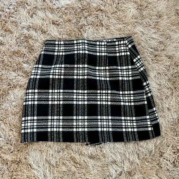 Abercrombie & Fitch Wool Mini Skirt, Black/White, 4, Gently Used - Picture 5 of 10
